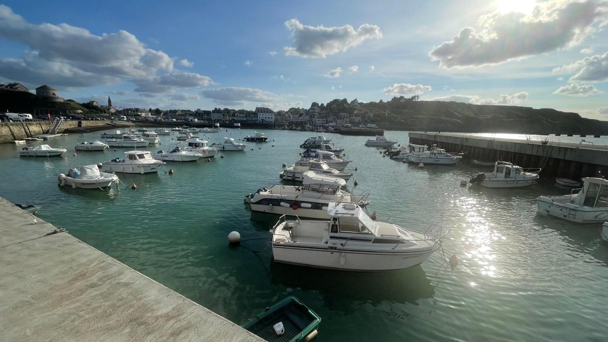 Maison Calme Et Cosy A Port-En-Bessin Pres Du Golf Et De La Mer Экстерьер фото